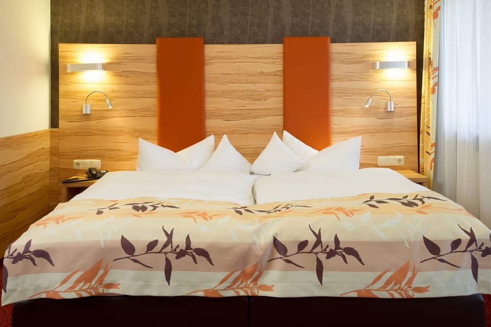 Comfort Double Room | In-room safe, desk, free cribs/infant beds, free WiFi