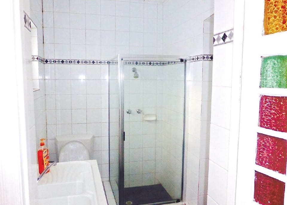 Standard Double Room, 1 Queen Bed | Bathroom | Shower, towels