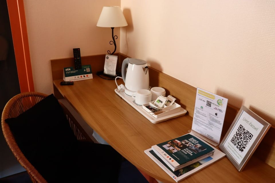 Classic Triple Room | Individually decorated, individually furnished, desk, laptop workspace