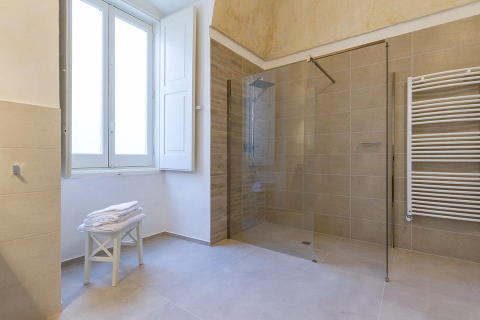 Luxury Suite | Bathroom