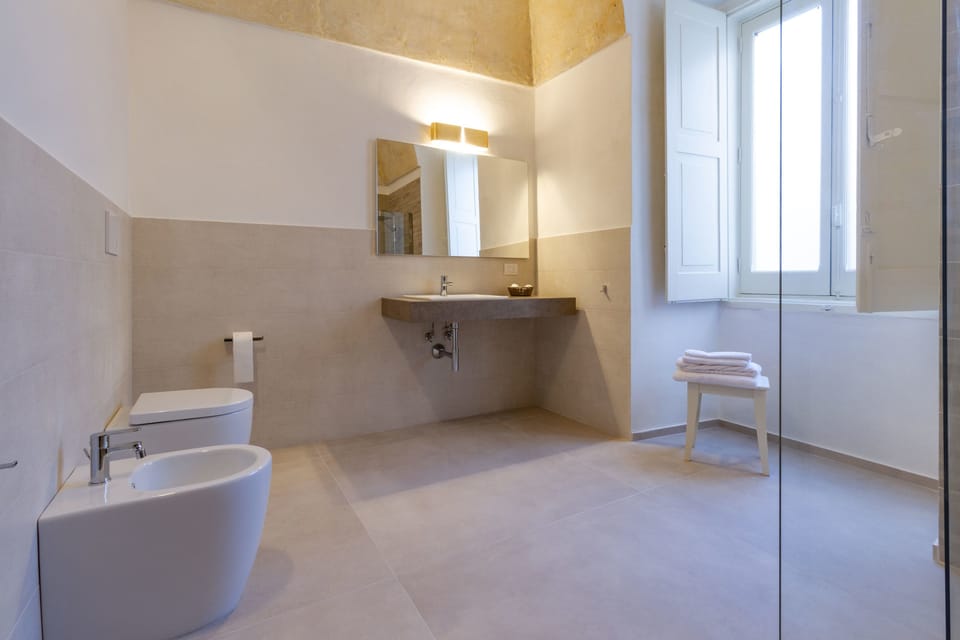 Luxury Suite | Bathroom