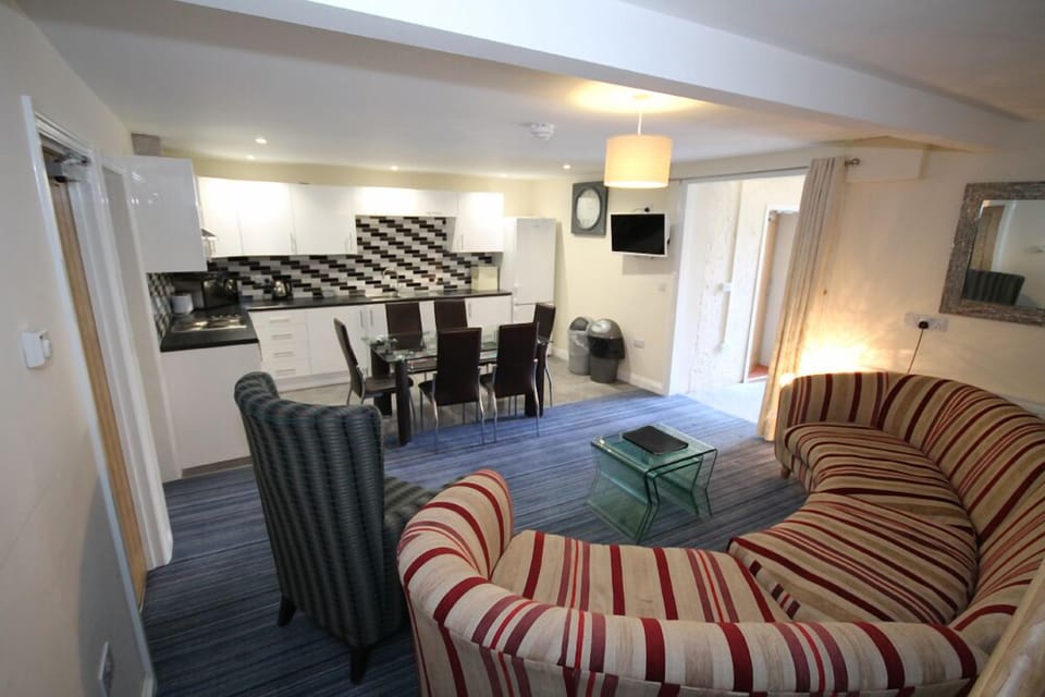 Apartment, Multiple Beds, Non Smoking | Living area | Flat-screen TV