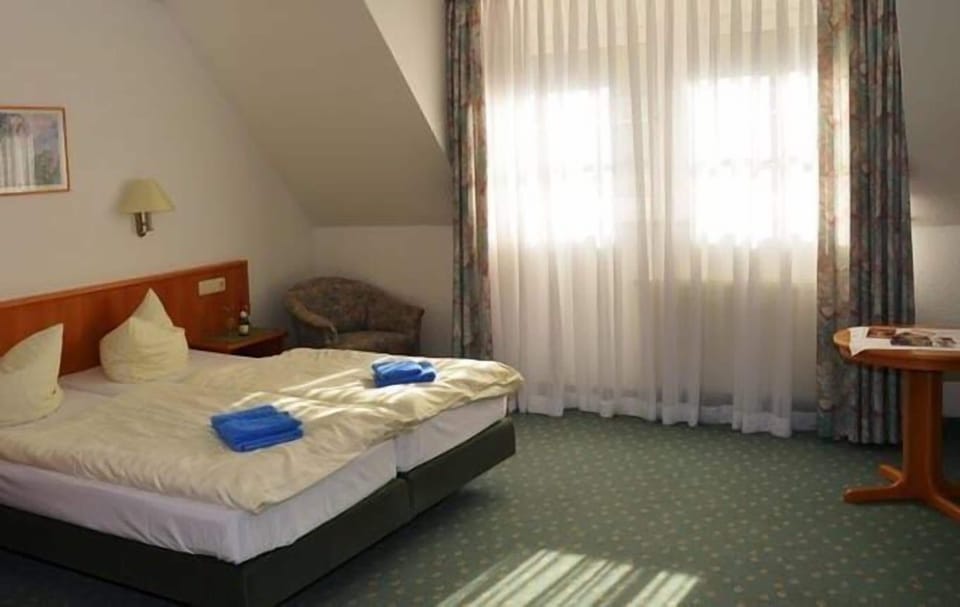 Minibar, desk, free WiFi, bed sheets