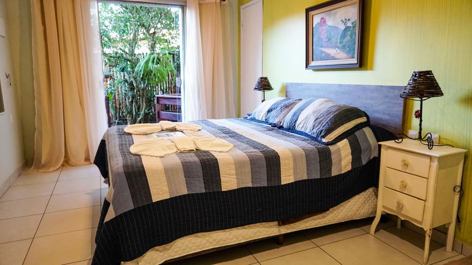 Varanda Aloha | Minibar, individually decorated, individually furnished, desk