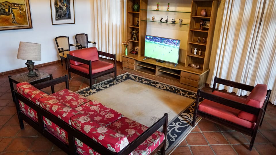 32-inch LCD TV with cable channels, TV