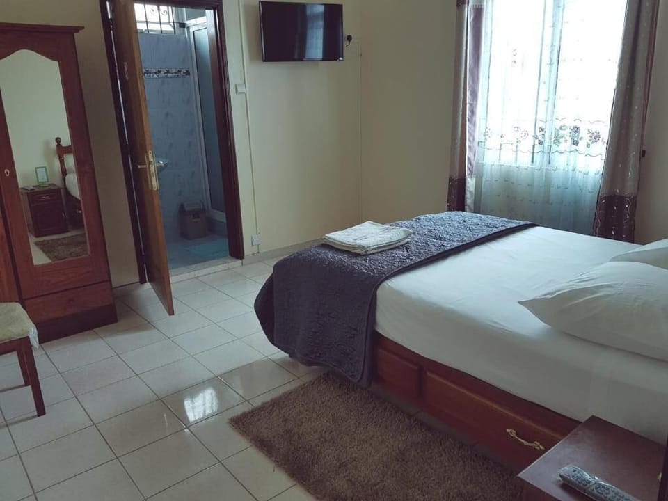 Standard Room, 1 Double Bed | Laptop workspace, iron/ironing board (on request), bed sheets