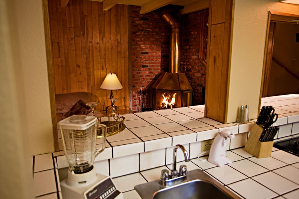 Comfort Townhome, Multiple Beds, Non Smoking | Private kitchen | Full-size fridge, microwave, oven, stovetop