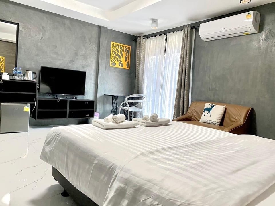 Deluxe Double Room | Hypo-allergenic bedding, desk, free WiFi, bed sheets
