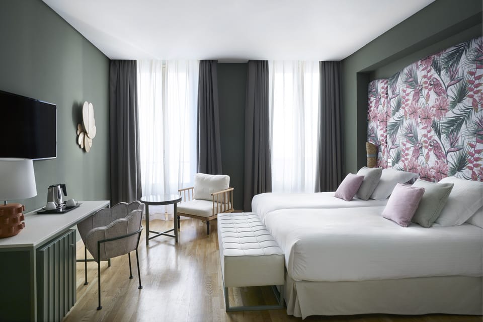Premium bedding, down comforters, minibar, in-room safe