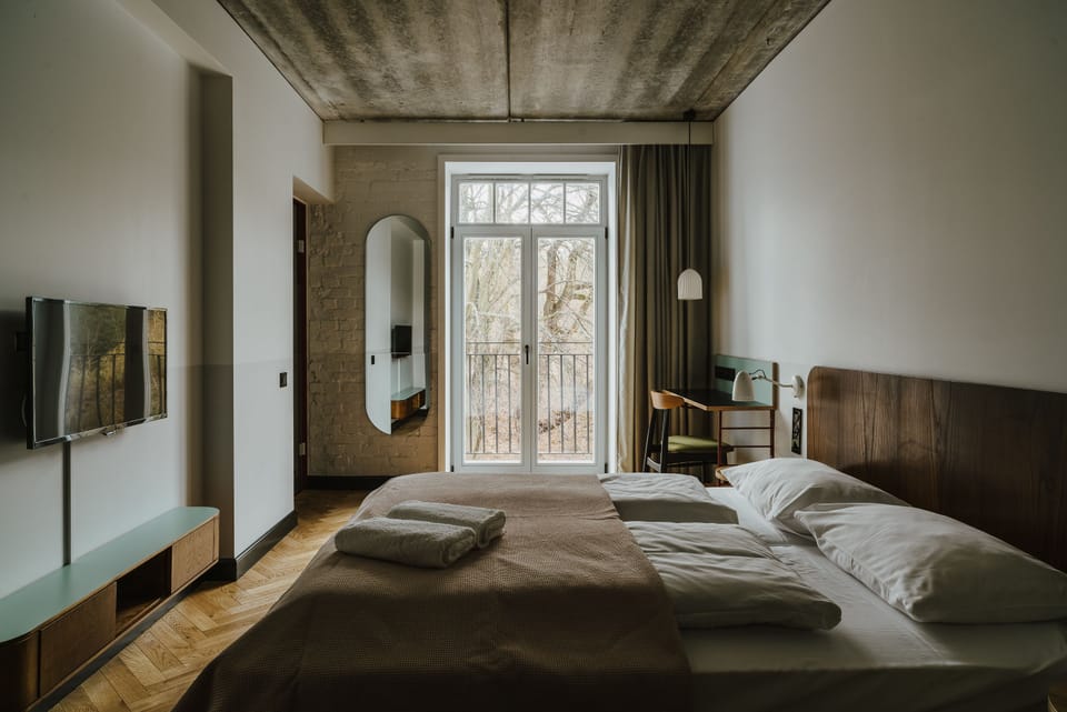 Business Double or Twin Room | Hypo-allergenic bedding, desk, blackout drapes, iron/ironing board