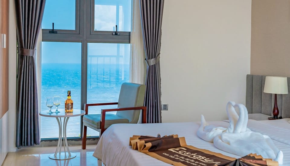 Deluxe Double Room, Ocean View | Minibar, in-room safe, desk, soundproofing