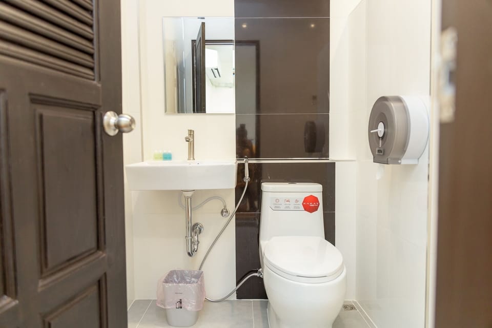 Deluxe Twin Room | Bathroom | Towels