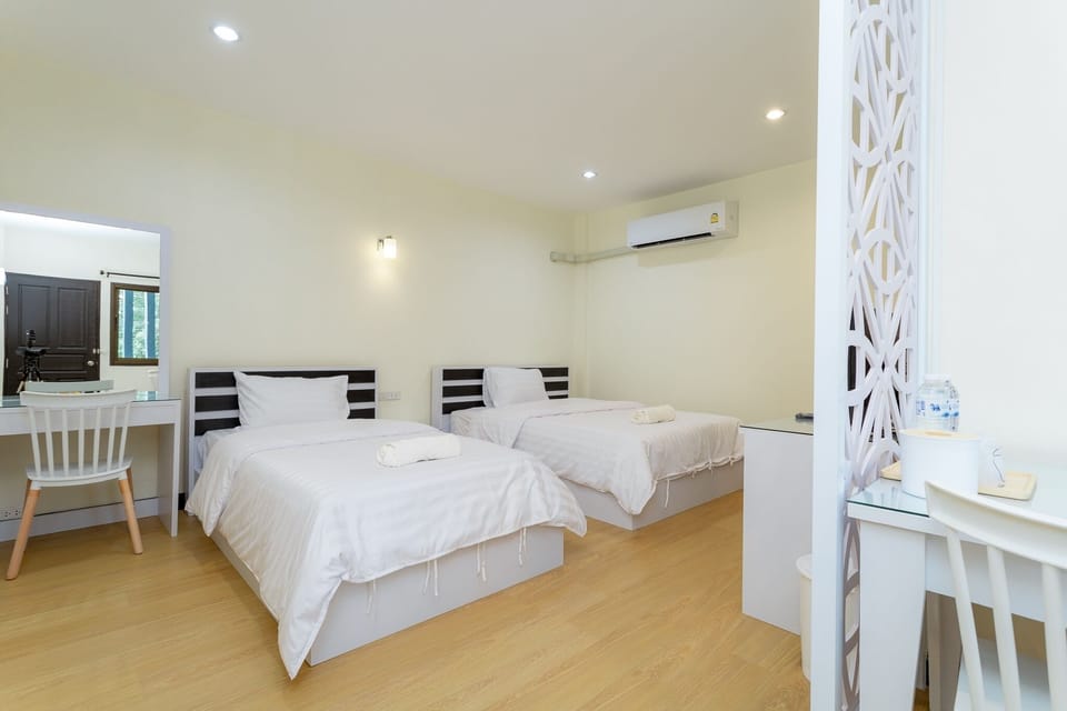 Blackout drapes, free WiFi, bed sheets
