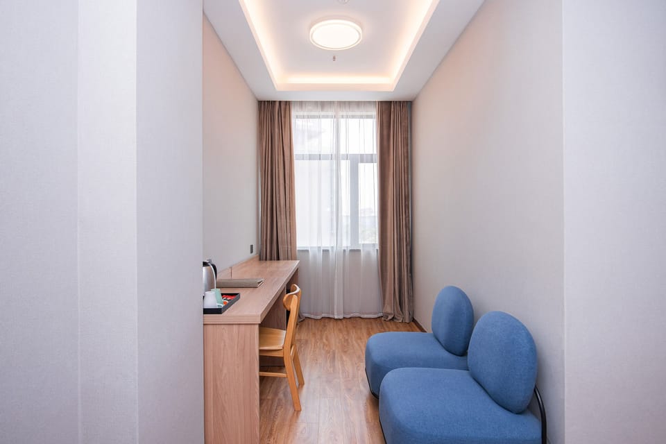 Superior Double Room | Minibar, in-room safe, desk, blackout drapes