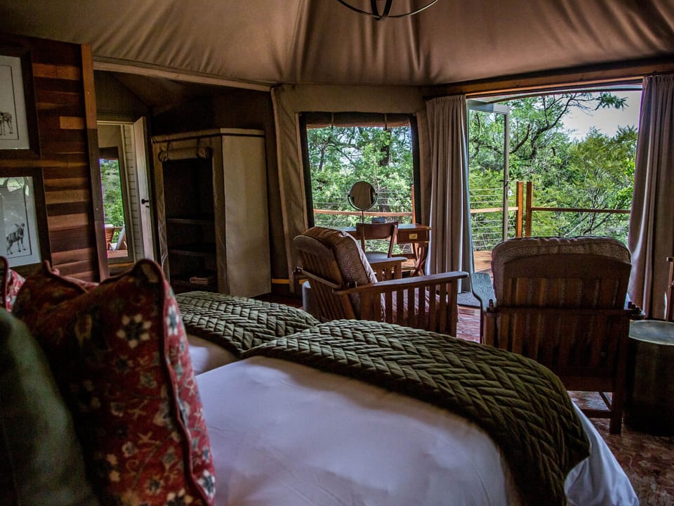 In-room safe, WiFi (free), bed sheets