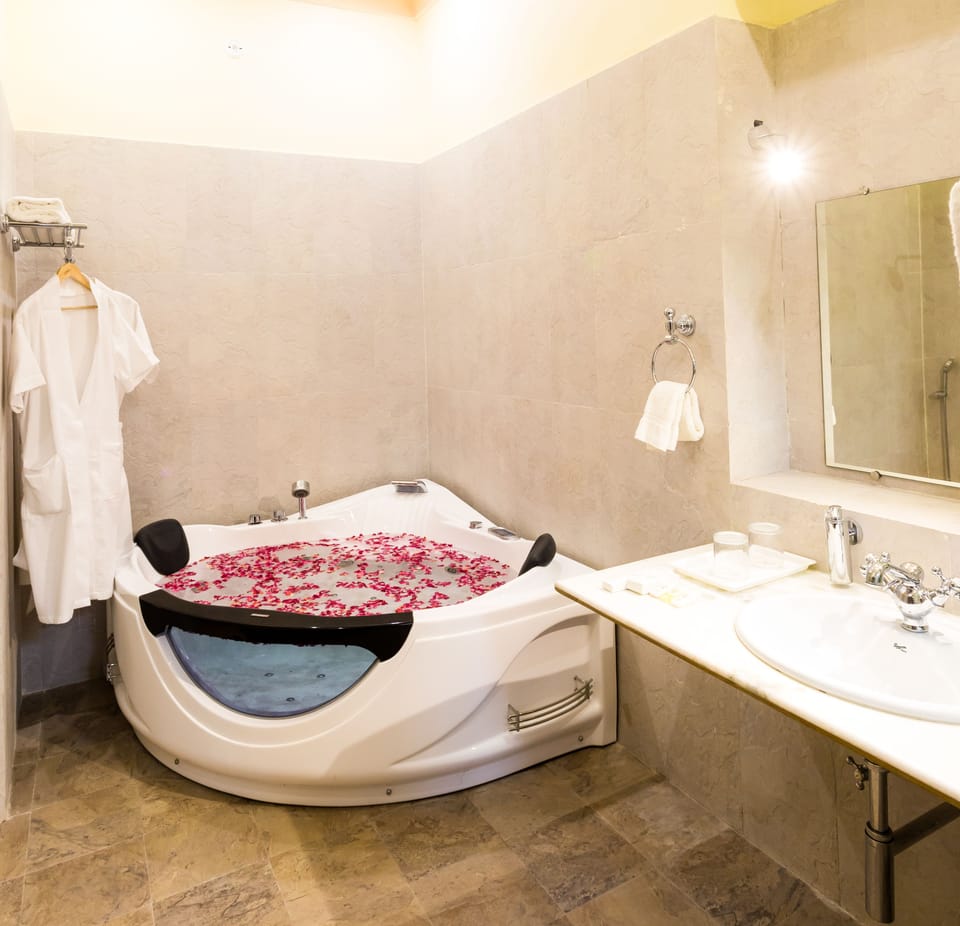 Luxury Suite, 1 Queen Bed, Non Smoking, Garden View | Bathroom | Shower, towels