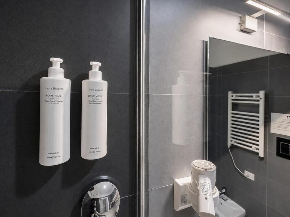 Shower, free toiletries, hair dryer, bidet