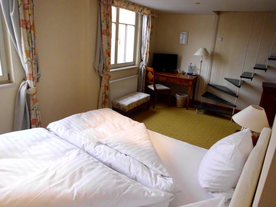 Hypo-allergenic bedding, individually decorated, desk, blackout drapes