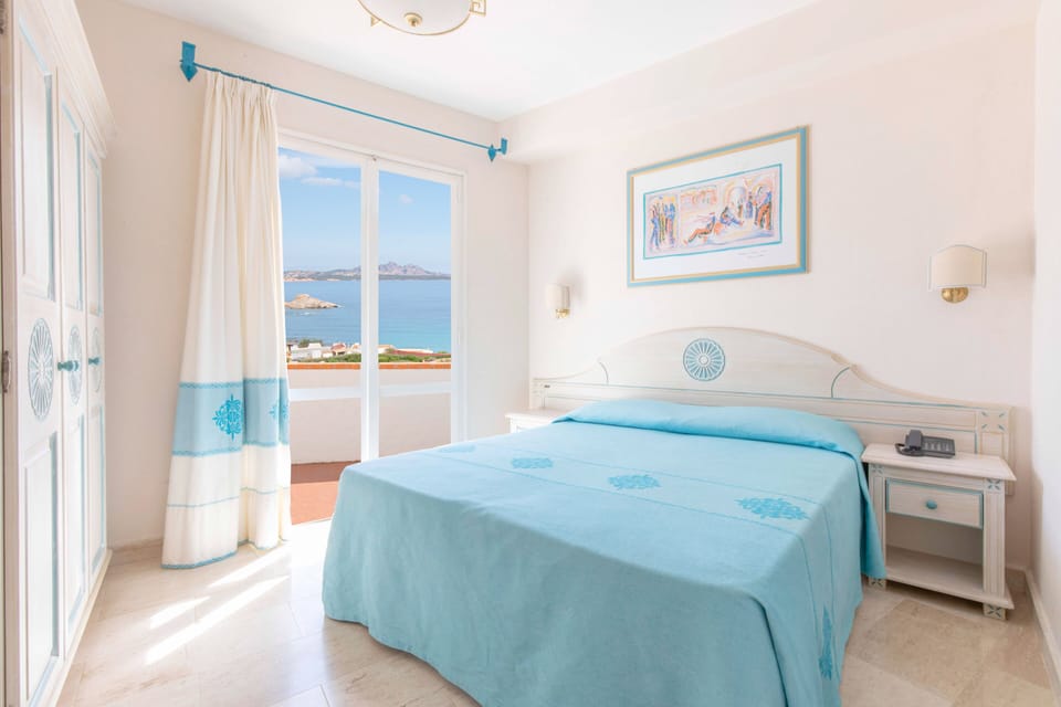 Double or Twin Room, Garden View | In-room safe, desk, blackout drapes, soundproofing
