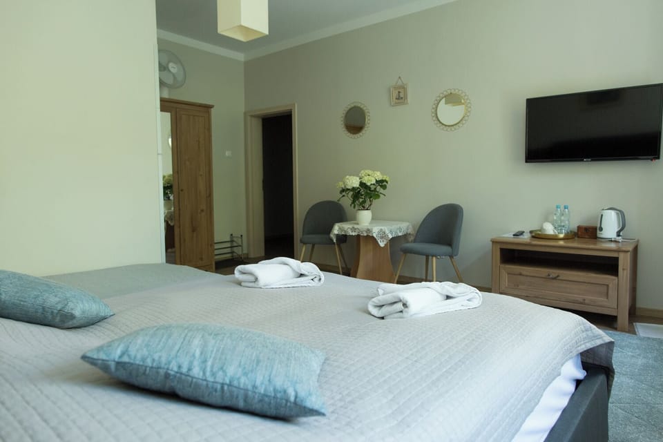 Comfort Room | Iron/ironing board, free WiFi, bed sheets