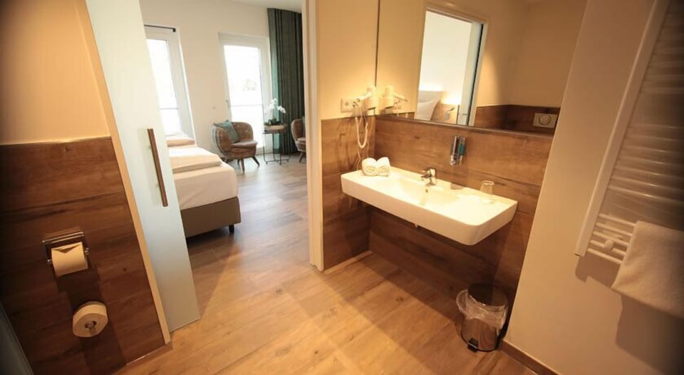 Bathroom sink