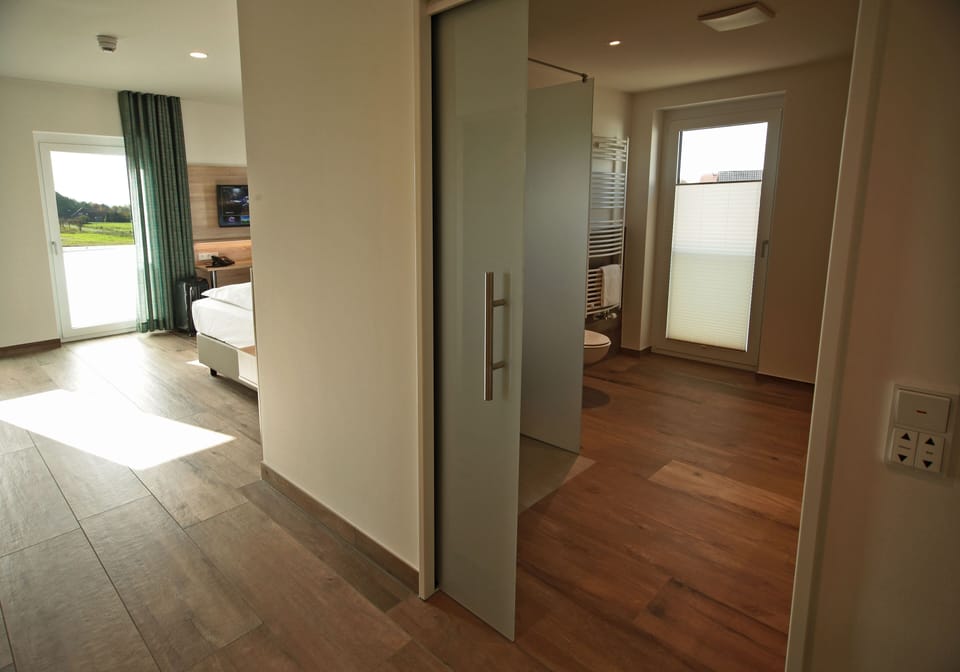 Hypo-allergenic bedding, desk, soundproofing, free WiFi