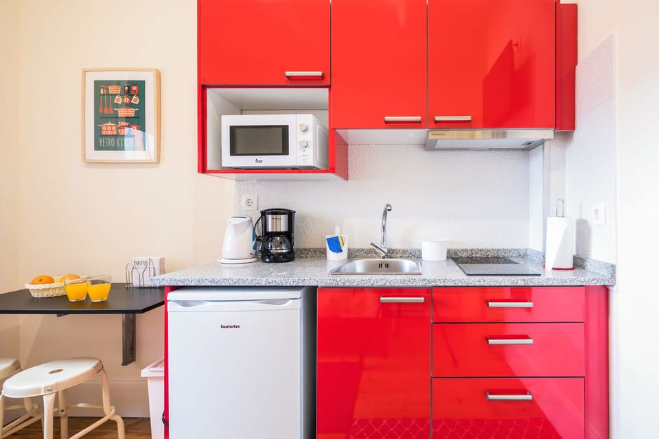 Studio | Private kitchen | Full-size fridge, microwave, stovetop, coffee/tea maker