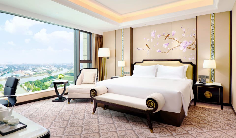 Deluxe River View King Room | Minibar, in-room safe, desk, blackout drapes