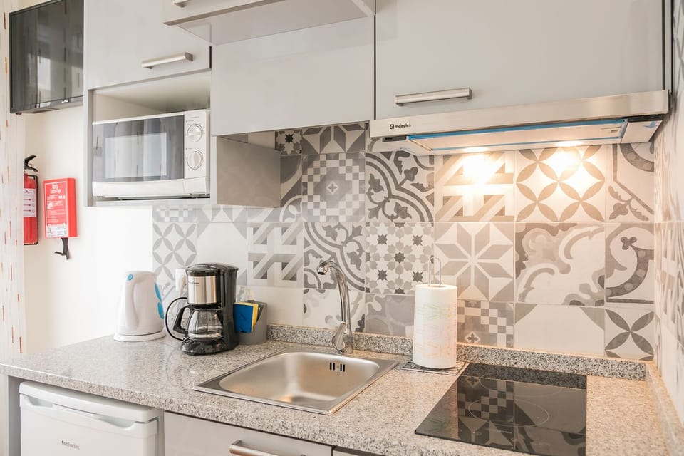Studio | Private kitchen | Full-size fridge, microwave, stovetop, coffee/tea maker