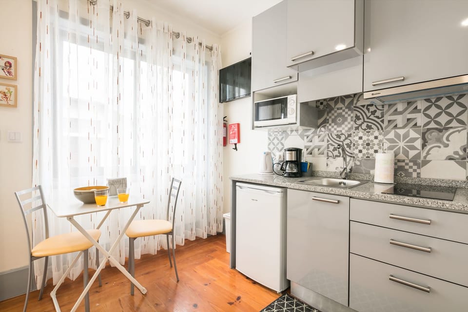 Studio | Private kitchen | Full-size fridge, microwave, stovetop, coffee/tea maker