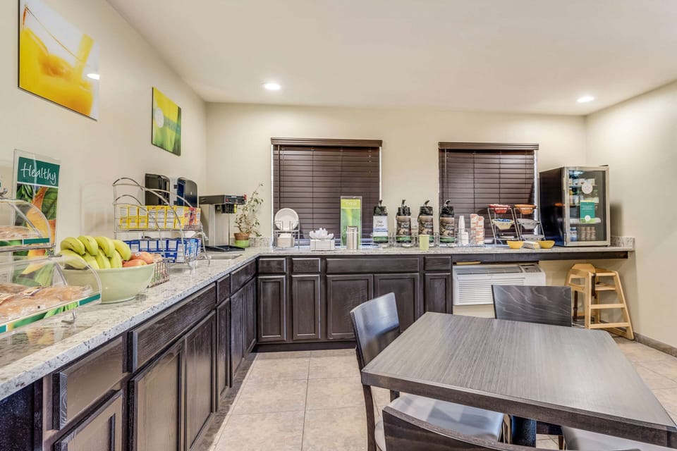 Free continental breakfast on weekends