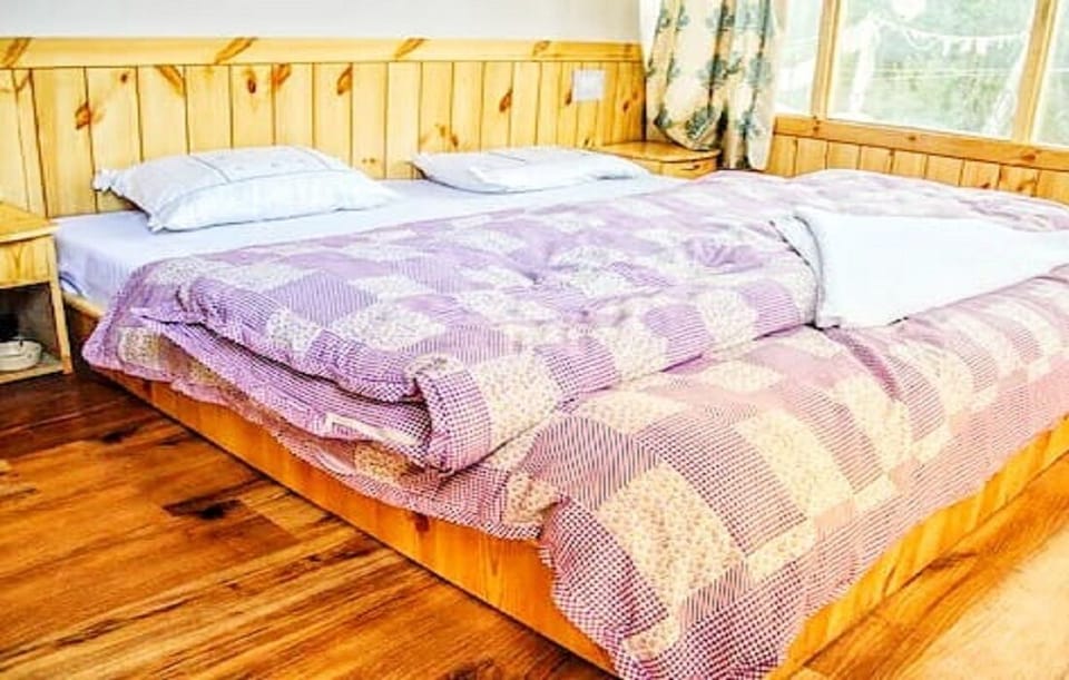 Rollaway beds (surcharge), WiFi (free), bed sheets