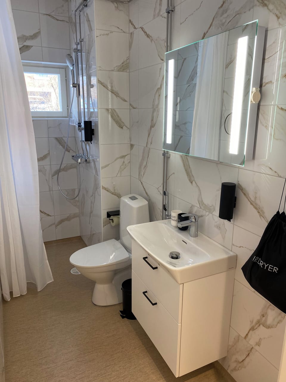 Basic Double Room | Bathroom | Shower, hair dryer, heated floors, towels