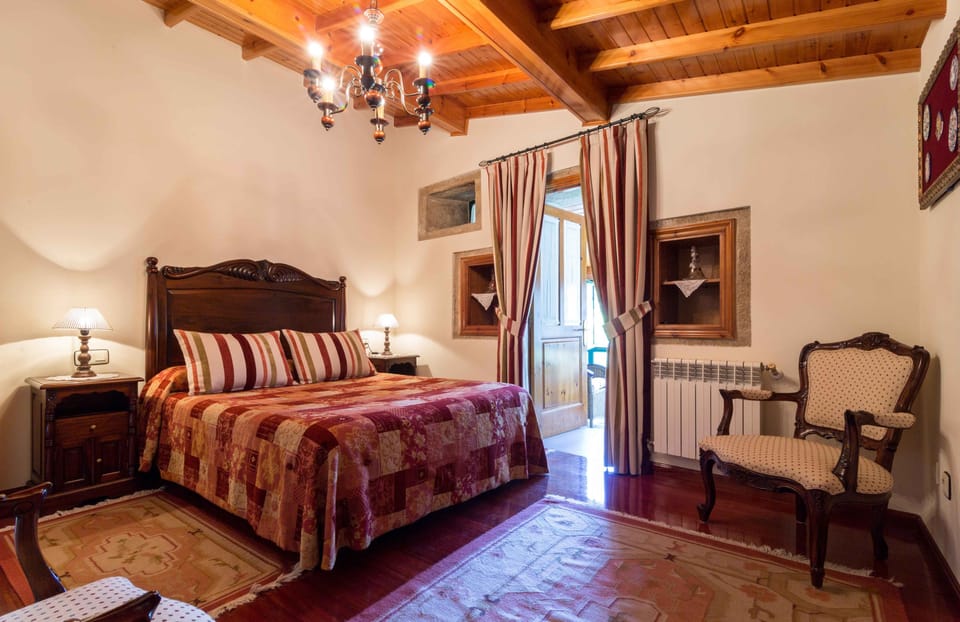 Junior Suite | Premium bedding, pillowtop beds, individually decorated, blackout drapes