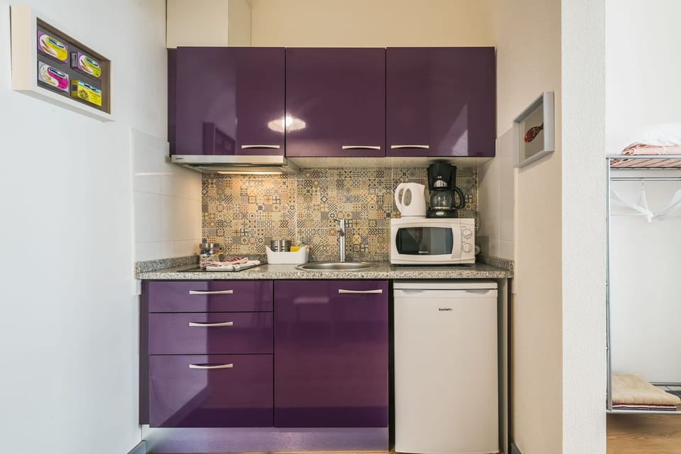 Apartment, 1 Bedroom | Private kitchen | Full-size fridge, microwave, stovetop, coffee/tea maker