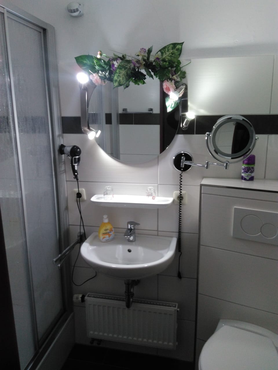 Standard Double Room, Private Bathroom | Bathroom | Towels