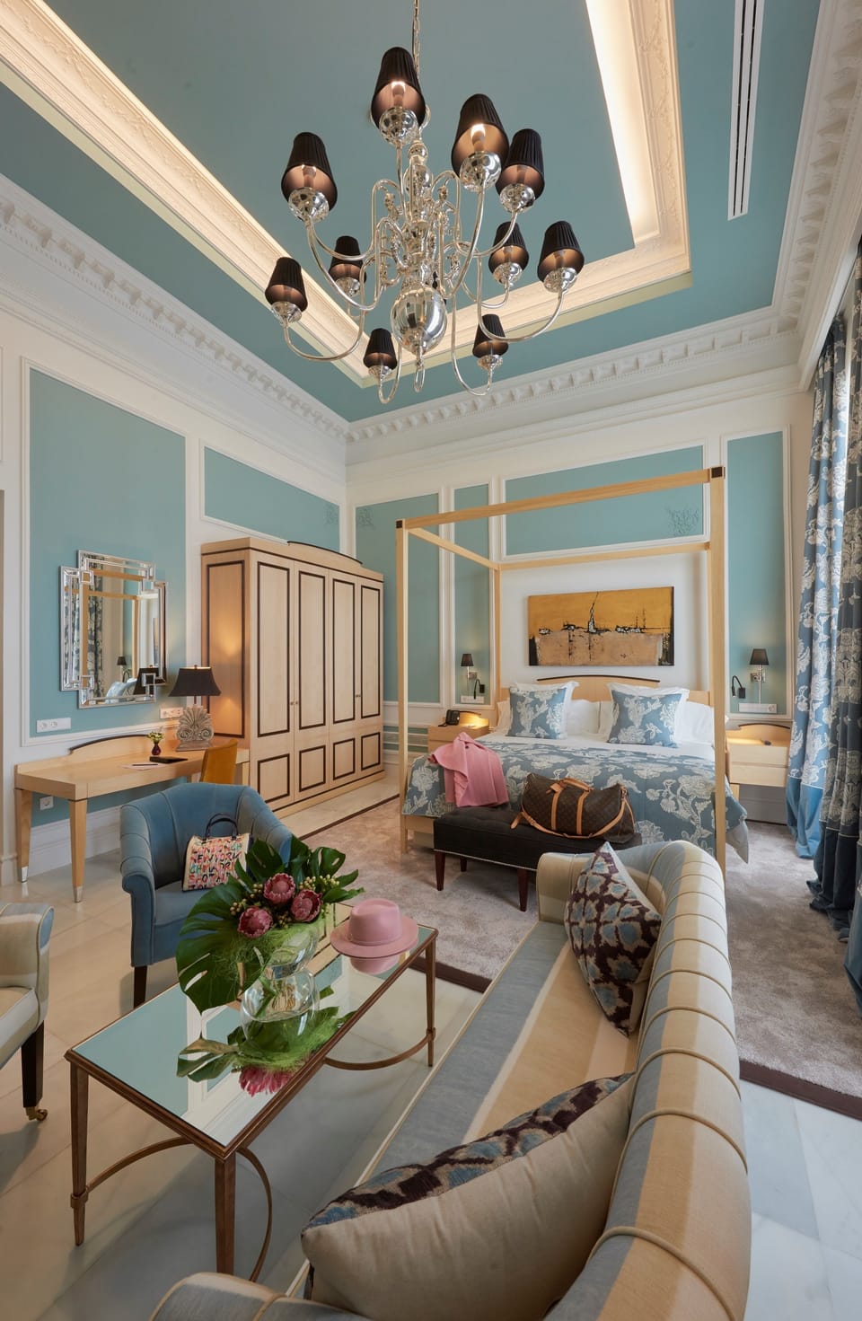 Junior Suite, 1 King Bed | Premium bedding, minibar, in-room safe, desk