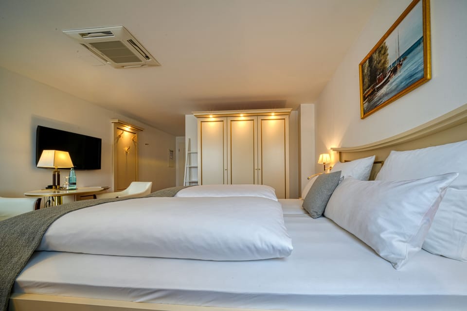 Comfort Double Room | Desk, laptop workspace, soundproofing, free WiFi