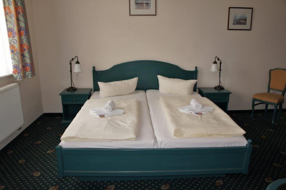 Double Room | Minibar, in-room safe, desk