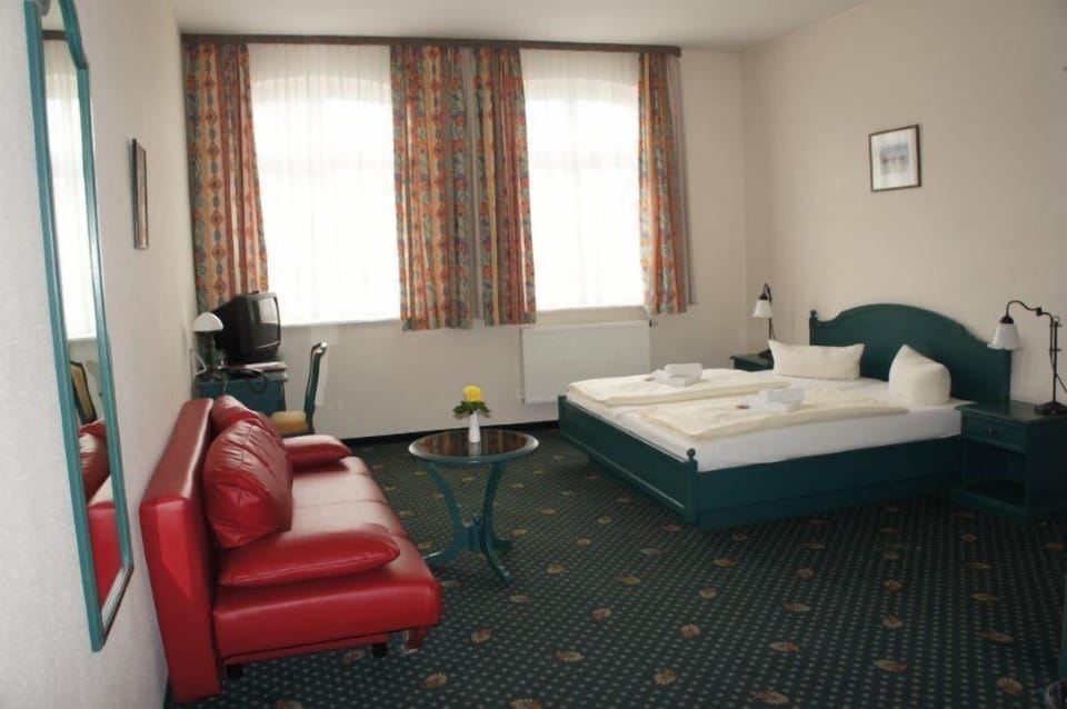 Superior Double Room | Minibar, in-room safe, desk