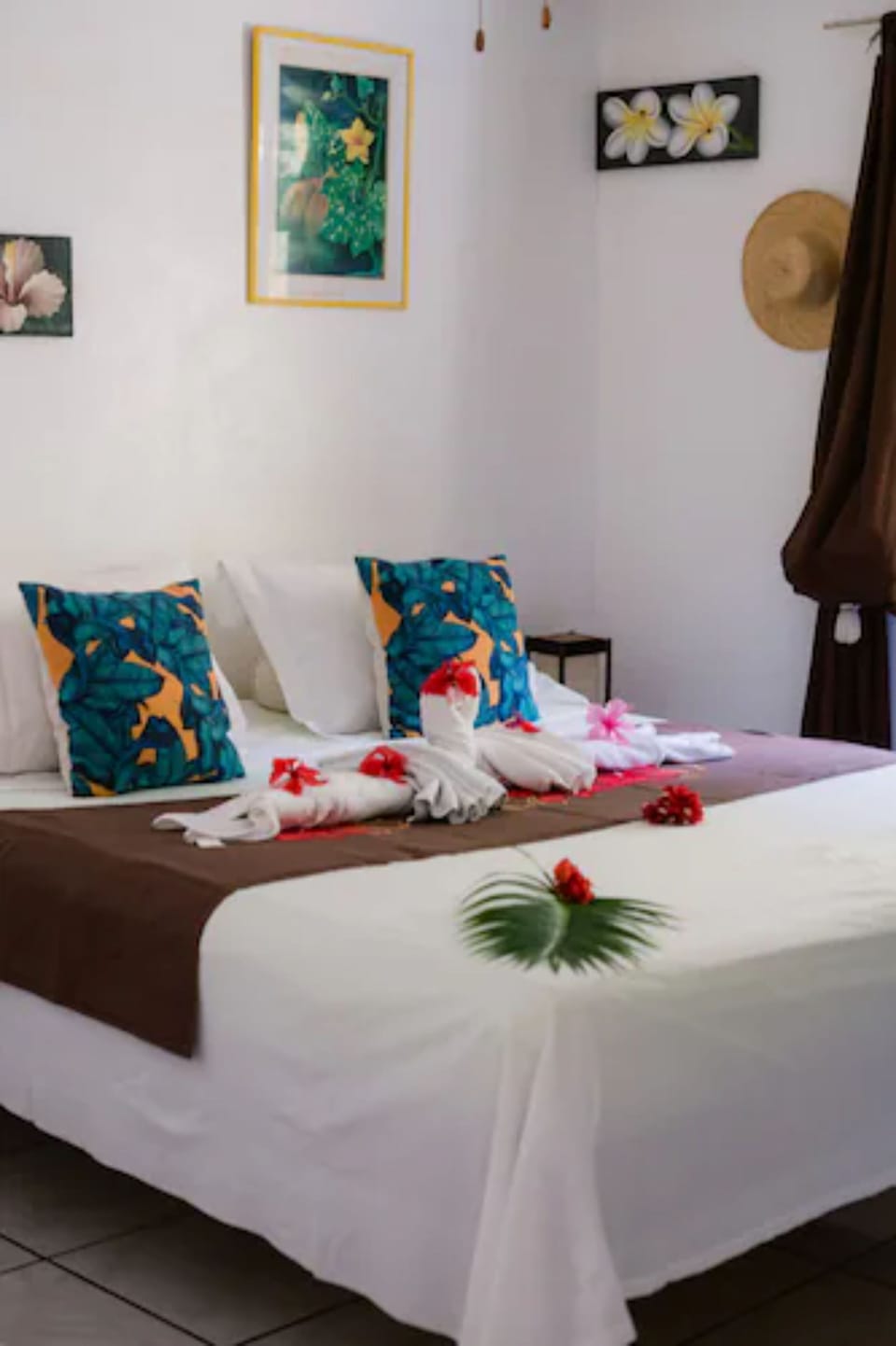 Room, Shared Bathroom, Garden View (Chambre Tipanier) | Premium bedding, memory foam beds, blackout drapes, free WiFi
