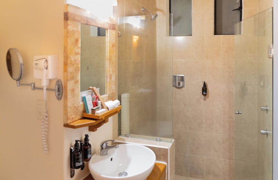 Suite, Multiple Beds | Bathroom | Shower, free toiletries, towels