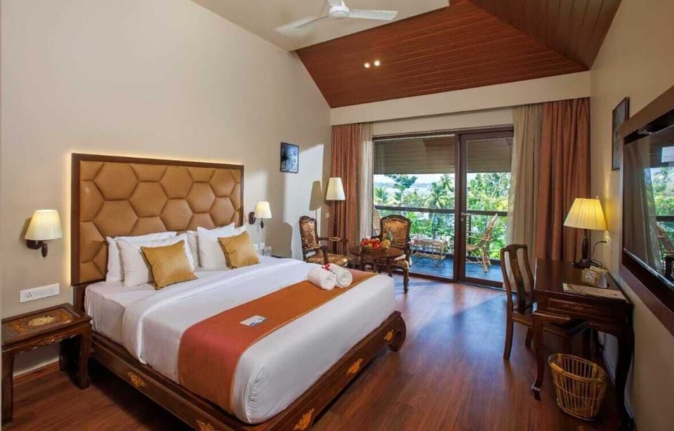 Lake View Elite Room | Egyptian cotton sheets, premium bedding, down comforters, minibar