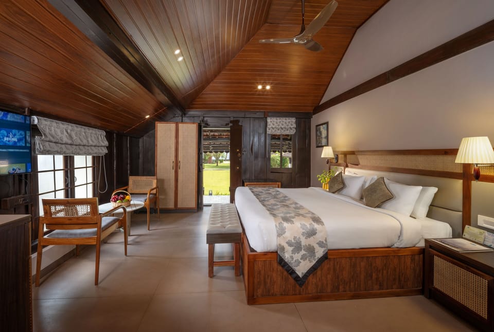 Classic Double Room, 1 King Bed, Non Smoking, Lake View | Egyptian cotton sheets, premium bedding, down comforters, minibar
