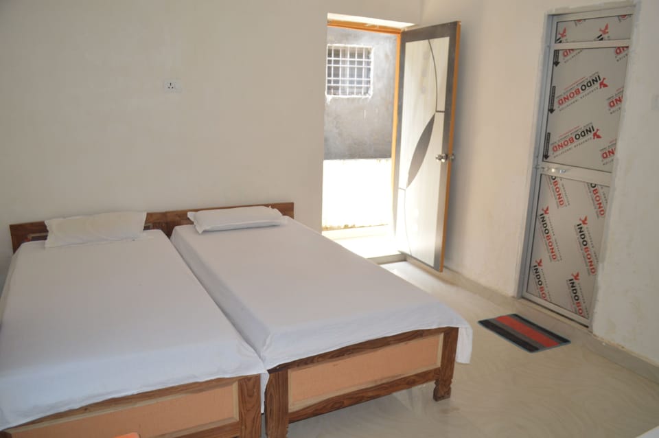Basic Double or Twin Room, 2 Twin Beds, Non Smoking | WiFi (free)