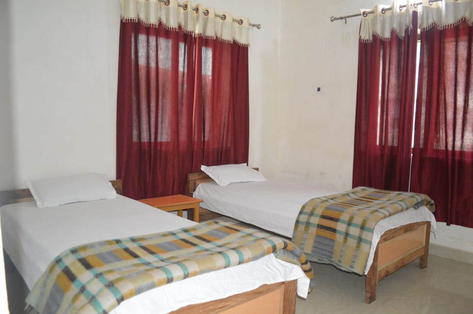 Basic Double or Twin Room, 2 Twin Beds, Non Smoking | WiFi (free)