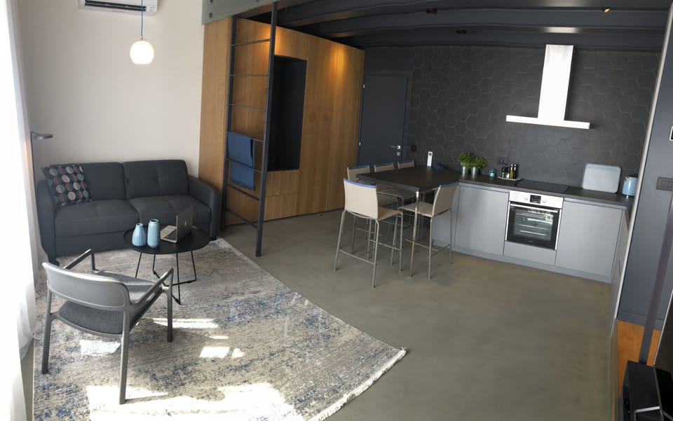 Loft | Private kitchen | Full-size fridge, oven, stovetop, dishwasher