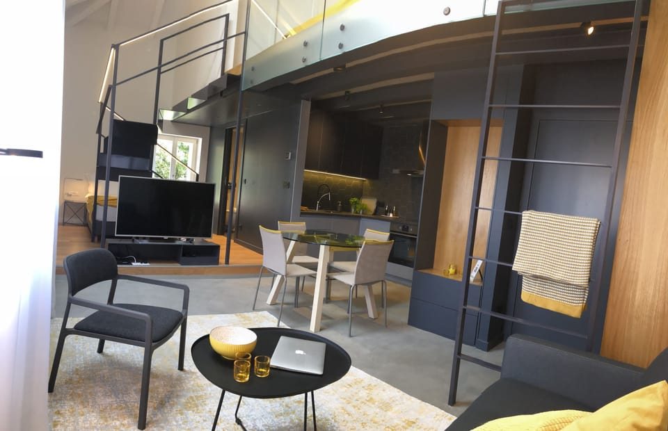 Loft | Living area | 139-cm flat-screen TV with digital channels, Smart TV, Netflix