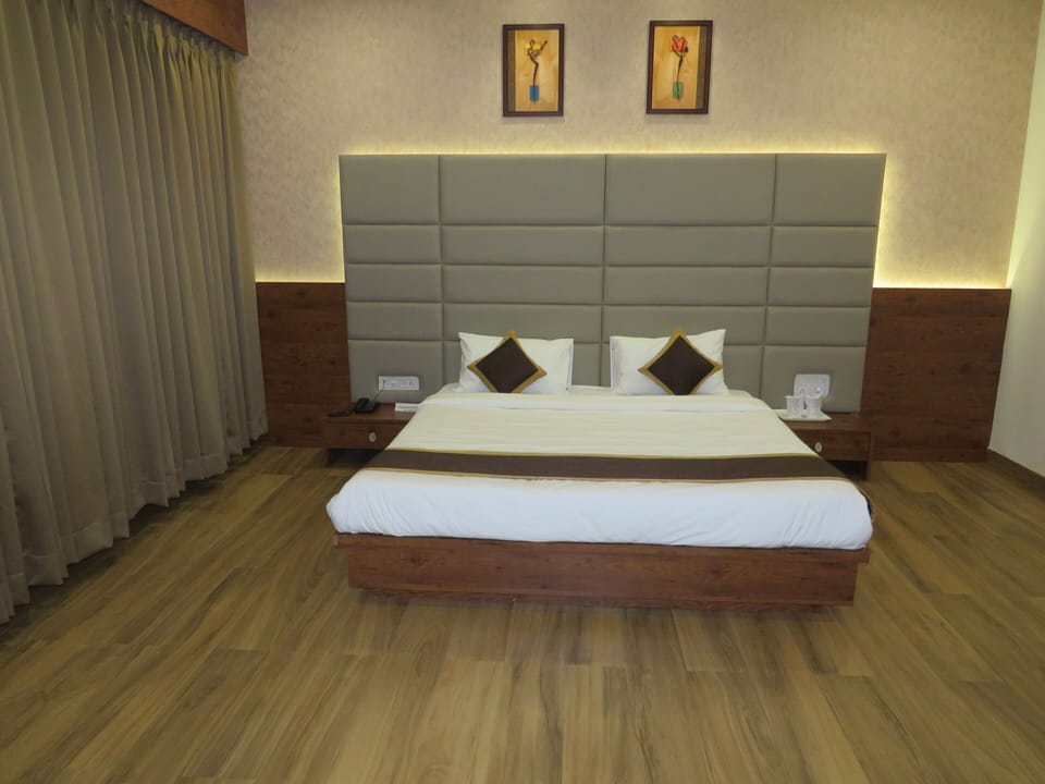 Superior Double Room | Desk, rollaway beds, free WiFi, bed sheets
