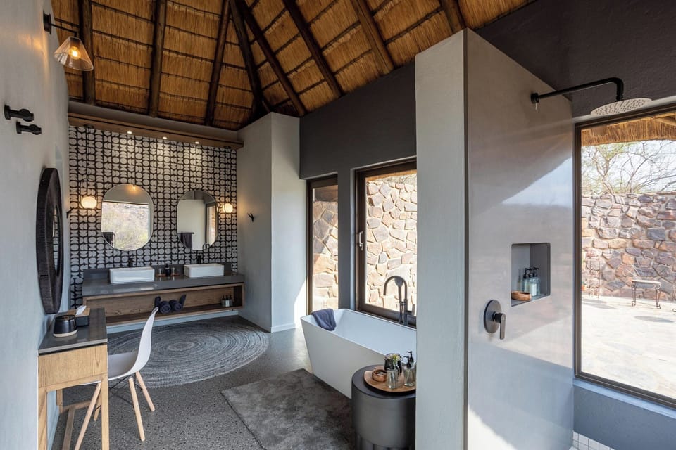 Family Suite | Bathroom | Separate tub and shower, deep soaking tub, rainfall showerhead